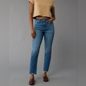 American Eagle Strigid Mom Jeans Size 14